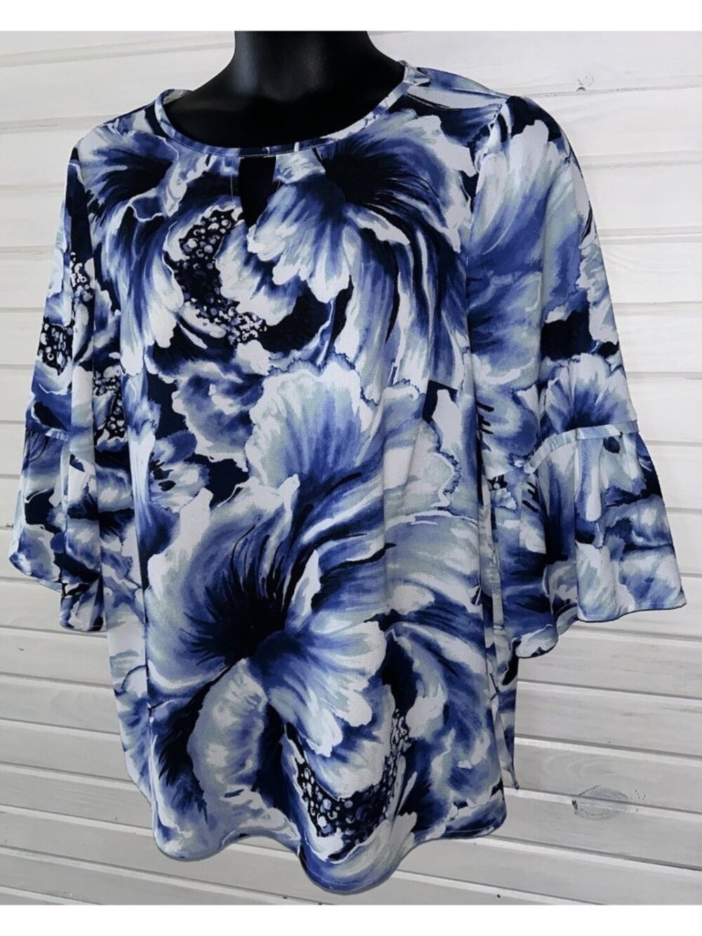Catherines Sz PLUS 0X (14/16W) Blue Floral Keyhole Pullover Tunic Bell Slvs EUC